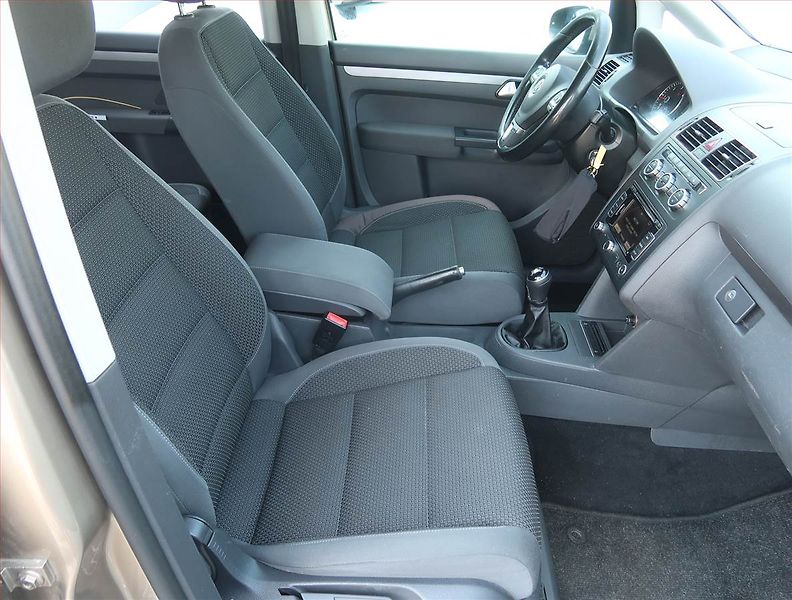 Volkswagen Touran (2013) 2.0 TDI, Navi, Tempomat - fotka 9 z 19