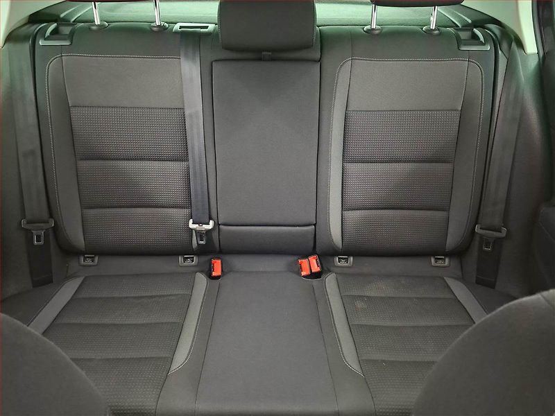 Volkswagen Golf (2011) Comfortline 1.6 TDI, Tempomat - fotka 10 z 17
