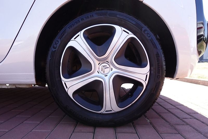 Citroën C3 Picasso 1,4VTi 70kW M/T Exclusive - fotka 7 z 26