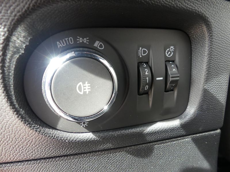 Opel Mokka (2024) 1,2 PT 130 EAT8 - fotka 21 z 23