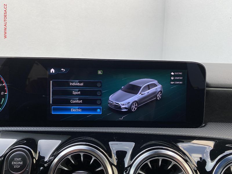 Mercedes-Benz Třídy A (2022) 1.3i A250e, AT, LED, panor, - fotka 23 z 27
