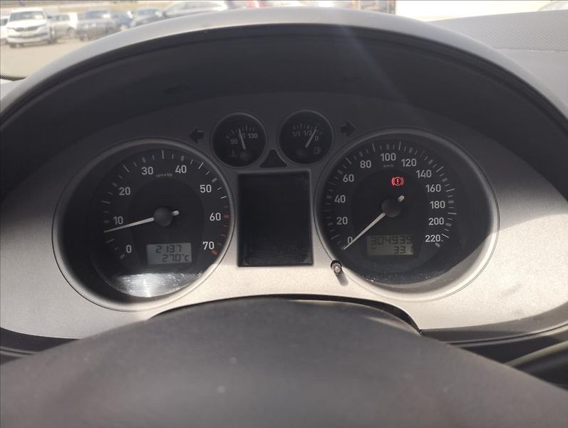 Seat Cordoba 1,4 63KW - fotka 12 z 15