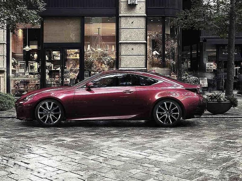Lexus RC.