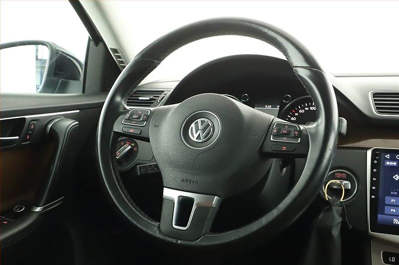 Volkswagen Passat (2012) 2.0 TDI, Automat, Xenony - fotka 8 z 15