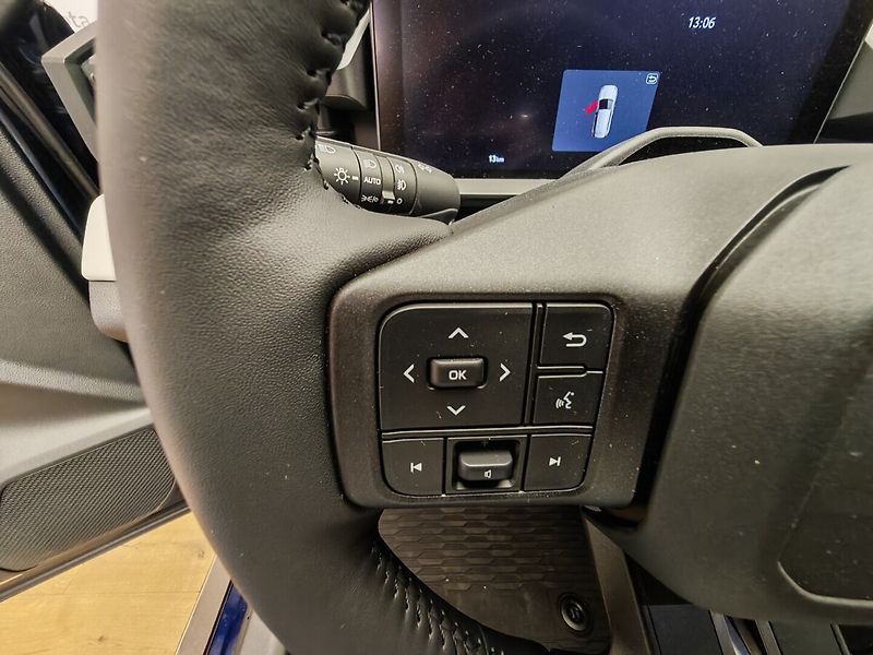 Toyota RAV4 2.5 Hybrid e-CVT 4x4 Executive - fotka 29 z 43