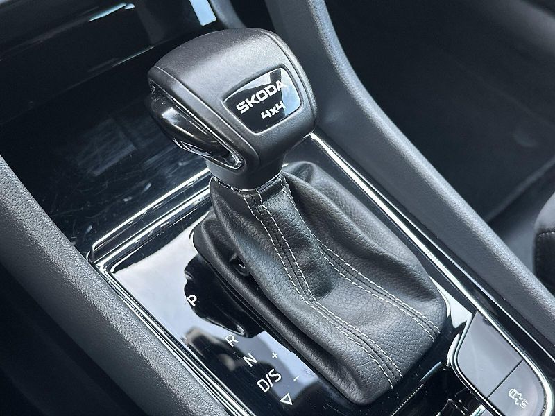 Škoda Karoq (2025) 2.0 TDI 4x4 DSG Sportline - fotka 15 z 33
