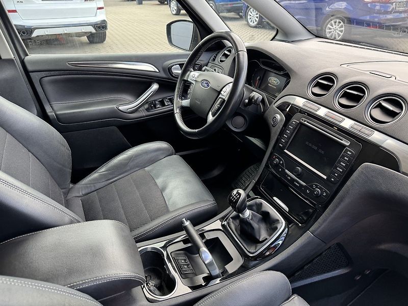 Ford S-MAX (2014) 2.0TDCi Titanium Navi Pano - fotka 15 z 46