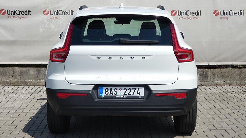 Volvo XC40 T2 FWD Momentum Core - fotka 4 z 22