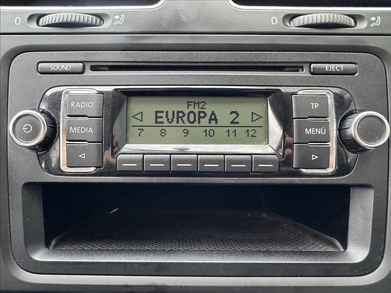 Volkswagen Golf 1,4 i 16V TRENDLINE 1.maj. ČR - fotka 40 z 50
