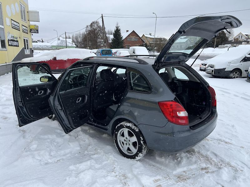 Škoda Fabia 1.4MPI 63KW,KLIMA,ALU,TEMPOMAT - fotka 26 z 38