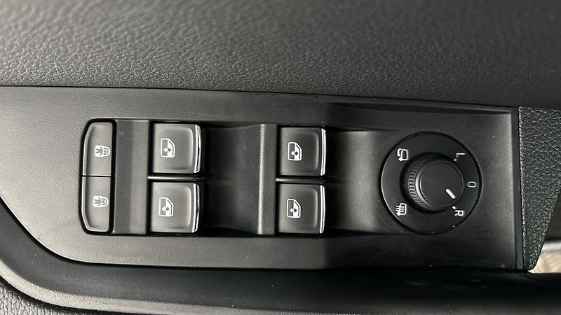 Škoda Superb 2.0 TDI DSG 4x4 L&K Combi - fotka 25 z 34