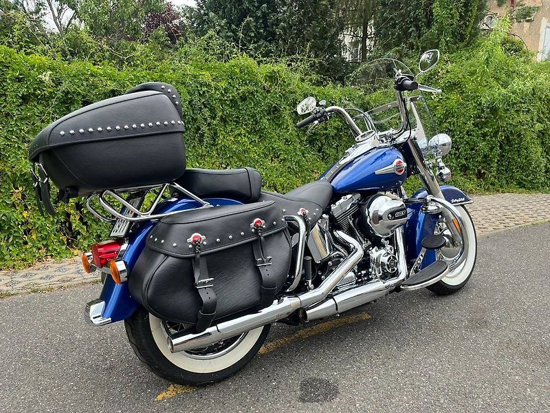 Harley-Davidson FLSTC Heritage Softail Classic (2017) - fotka 2 z 13