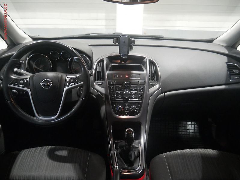Opel Astra (2011) 1.4T, AC, tempo - fotka 8 z 14