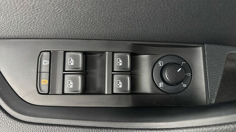 Škoda Superb 2.0 TDI DSG Style Combi - fotka 22 z 26