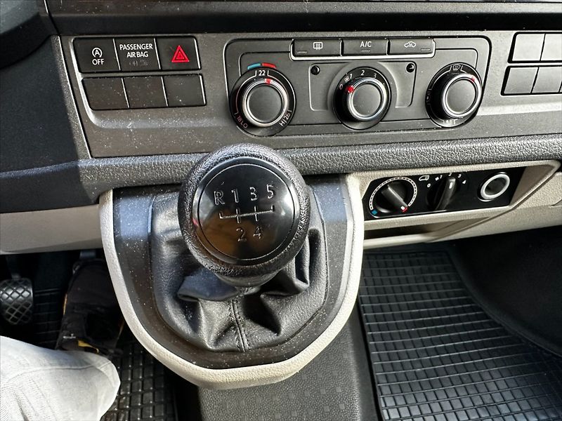 Volkswagen Transporter 2,0 TDI 75kW-LONG-9 MÍST-CZ - fotka 23 z 33