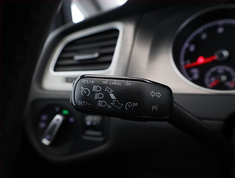 Volkswagen Golf (2013) 1.2 TSI, Tempomat - fotka 15 z 18