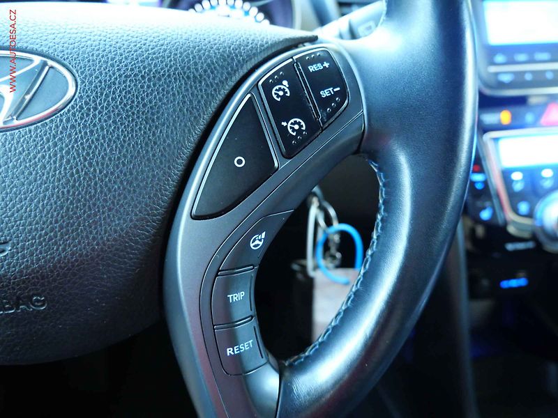 Hyundai i30 (2017) 1.6GDi, ČR, ČR, výhř.sed. - fotka 16 z 19