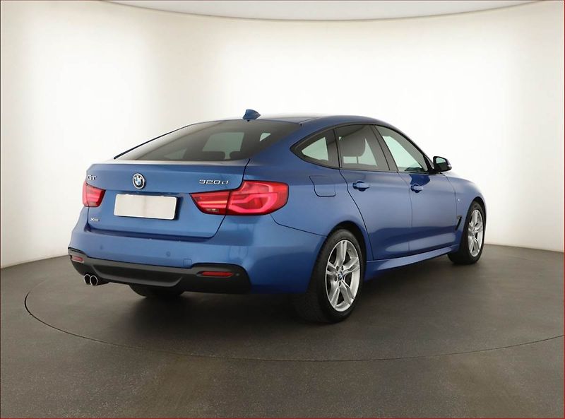 BMW Řada 3 (2016) 320d xDrive GT, 4X4, Automat - fotka 5 z 20