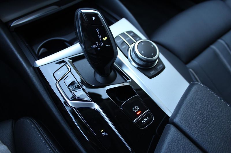 BMW Řada 5 520d - fotka 18 z 25