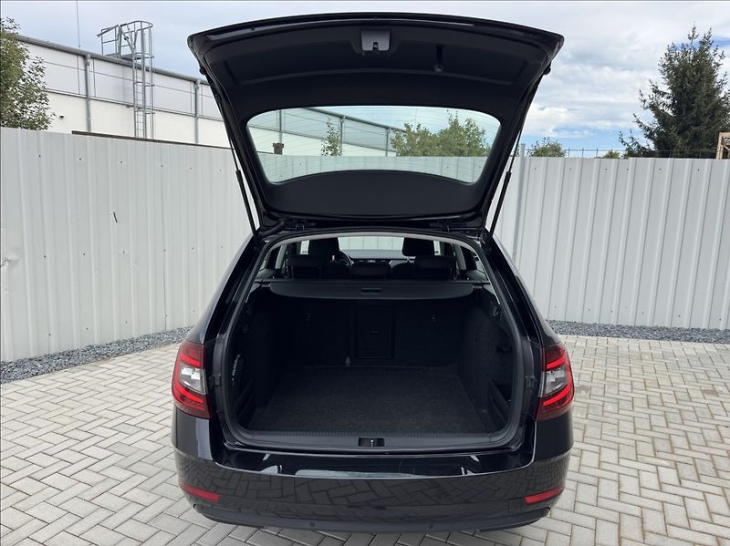 Škoda Octavia 2,0 TDI DSG STYLE DPH 1.maj ČR - fotka 12 z 50