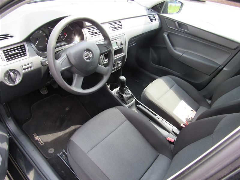 Škoda Rapid 1,2 MPi Active - fotka 9 z 27