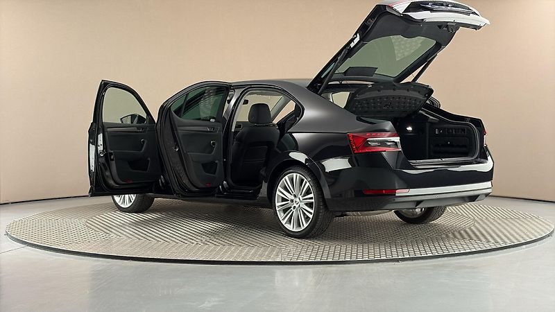 Škoda Superb 2.0 TSI DSG Style - fotka 7 z 31