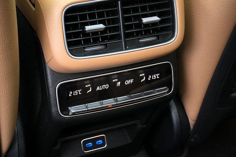 Mercedes-Benz GLS 450d, ČR, Webasto,AMG Premium+ - fotka 26 z 34