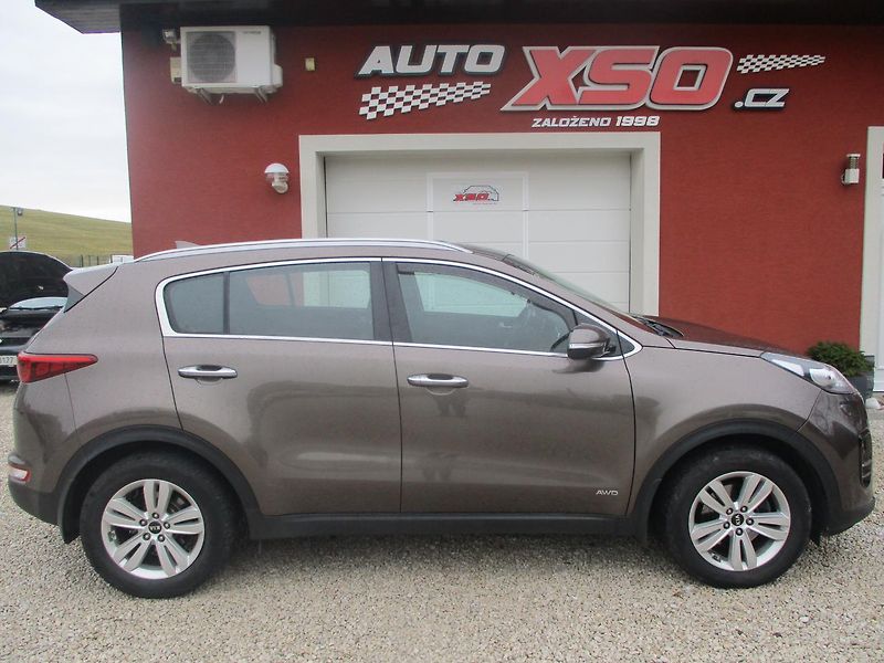 Kia Sportage 2.0 CRDi 4x4 ČR - fotka 2 z 32
