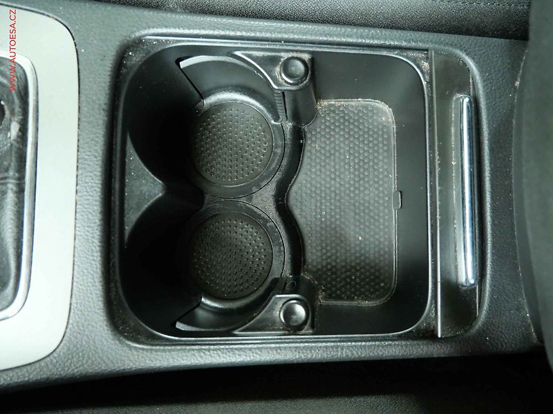 Volkswagen Passat (2008) 2.0TDi, ČR, AC, tempo - fotka 18 z 18