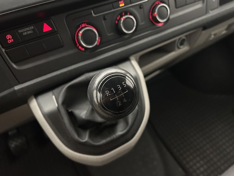 Volkswagen Transporter 2.0 TDI - fotka 14 z 23