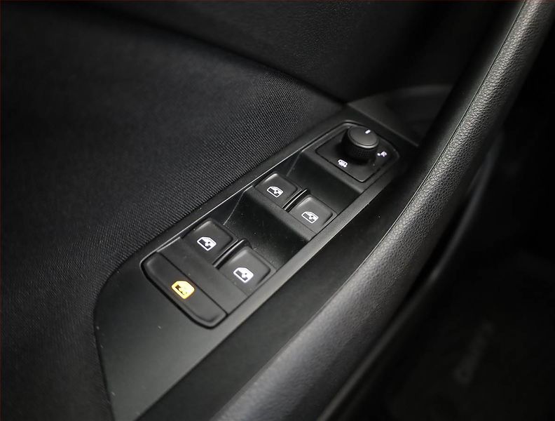 Škoda Kamiq (2023) Ambition Plus 1.0 TSI, ČR - fotka 16 z 19