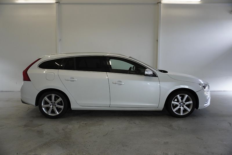 Volvo V60 2.0 T6  AWD R-DESIGN AUTOMAT - fotka 4 z 33