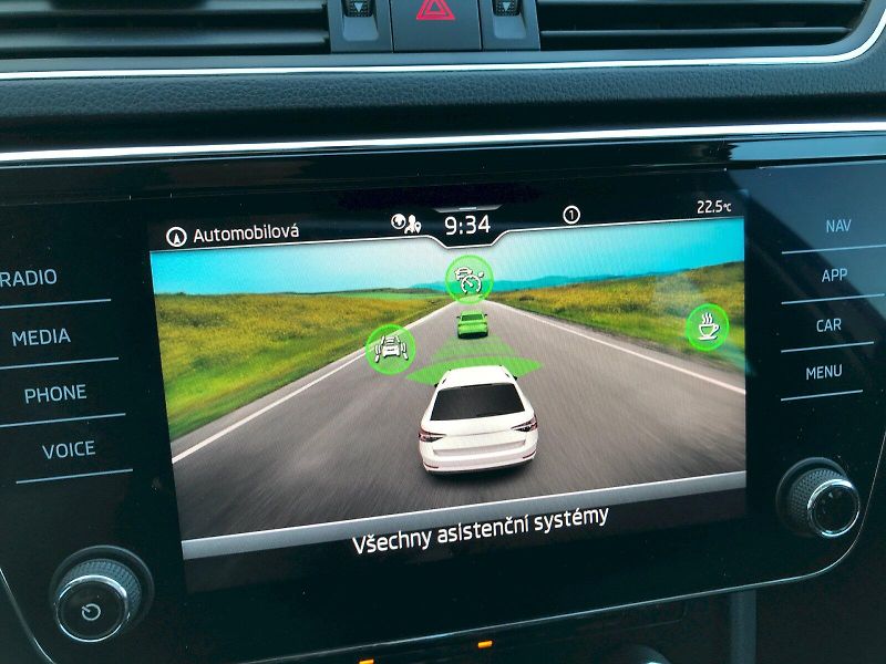 Škoda Superb (2023) COM STY TD 110/2.0 A7F - fotka 24 z 27