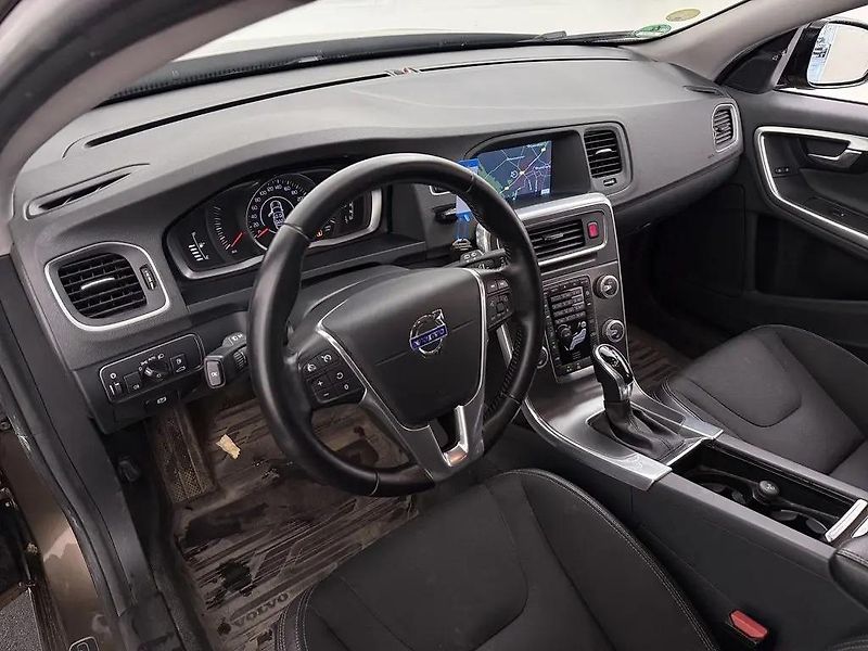 Volvo V60 2.0D4 140kW AWD Nordic+ TZ - fotka 3 z 10