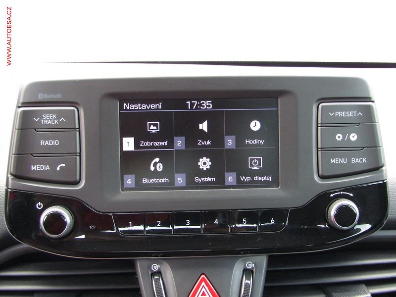 Hyundai i30 (2017) 1.6CRDi, ČR, servis.kniha, AC - fotka 16 z 19