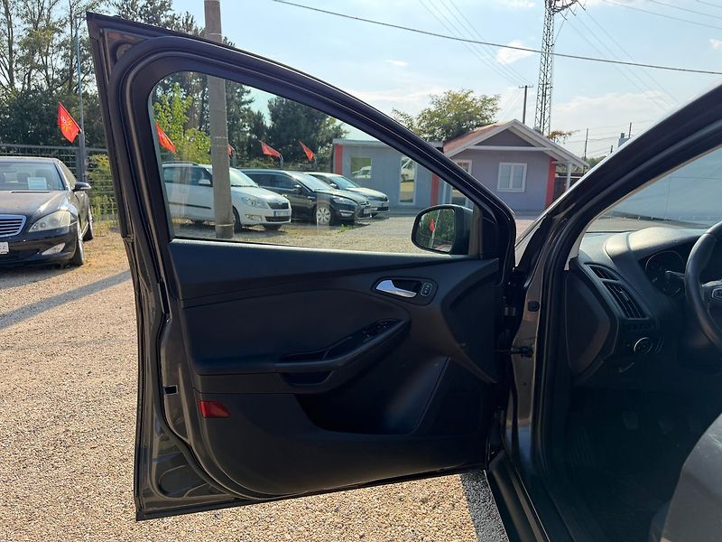 Ford Focus 1.0 EcoBoost *74kw* - fotka 12 z 27