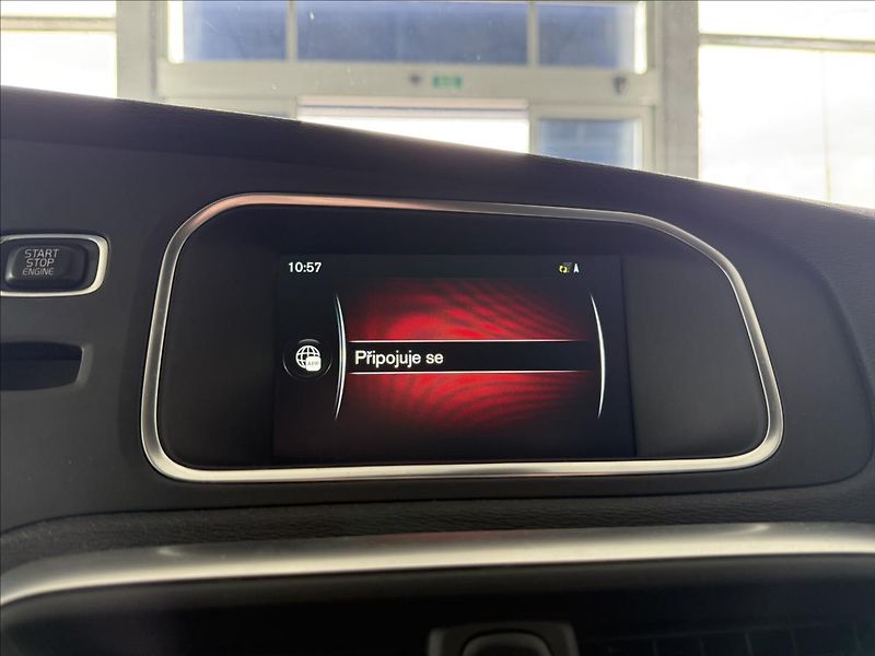 Volvo V40 2,0   D2 88kW,SERVISKA, - fotka 18 z 26