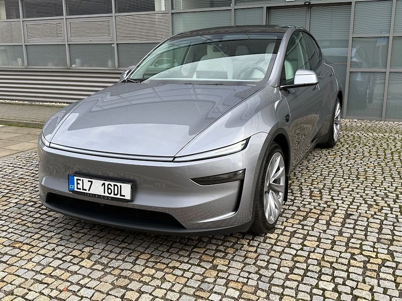 Tesla Model Y (2025) - fotka 9 z 76
