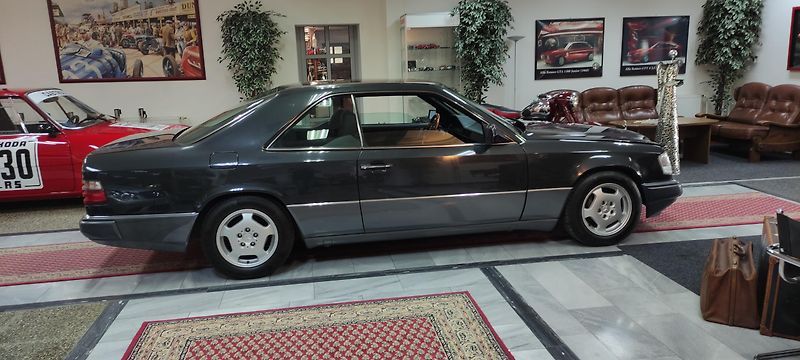 Mercedes-Benz 124 (1994) 320 kupé - fotka 2 z 18