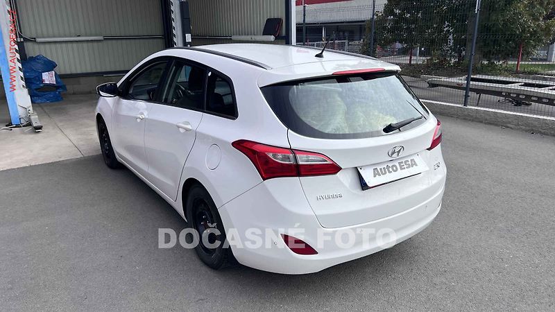 Hyundai i30 (2014) 1.6 GDi, ČR, Trikolor - fotka 2 z 4