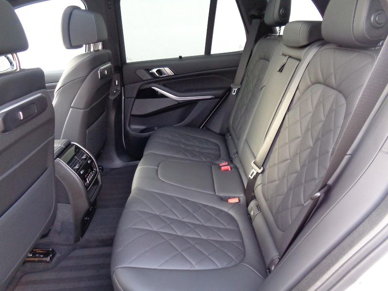 BMW X5 xDrive30d M-Sport - fotka 12 z 28