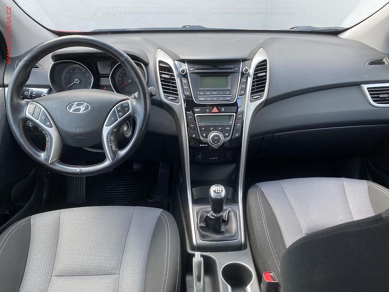 Hyundai i30 (2014) 1.6 GDi, ČR, autoAC - fotka 8 z 16