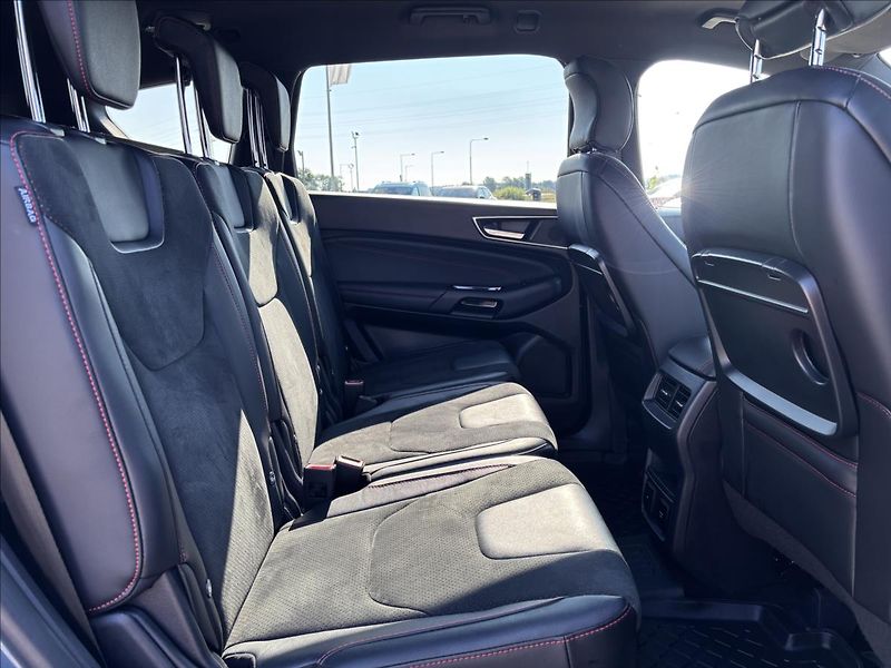 Ford S-MAX 2,5 HEV ST-Line 140kW - fotka 16 z 55