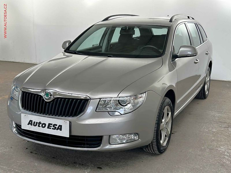 Škoda Superb (2012) 2.0 TDI 4x4, ČR, DSG, výhřev - fotka 3 z 15