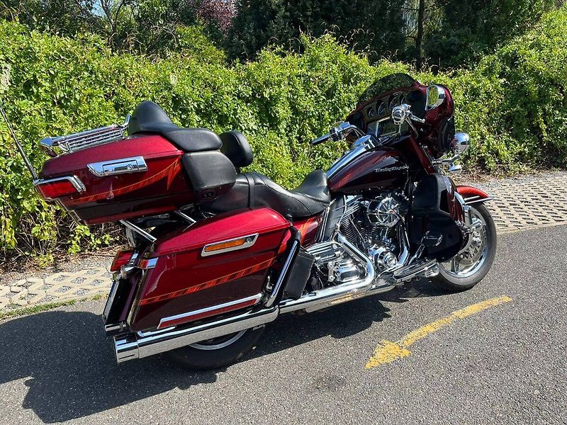 Harley-Davidson FLHTKSE ULTRA LIMITED CVO (2013) - fotka 3 z 16