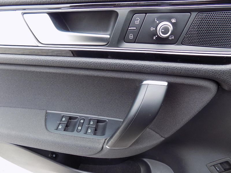 Volkswagen Touareg 3,0TDI 193 KW 4X4 DSG - fotka 39 z 51