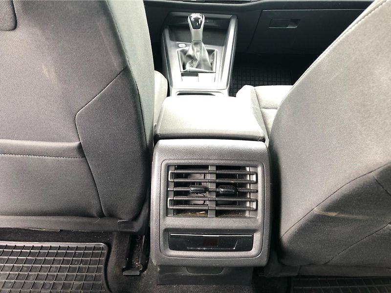 Volkswagen Golf 1.5 TSi LIFE - fotka 21 z 27