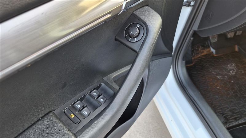 Škoda Octavia 1,5 TSI 110Kw STYLE ČR DPH - fotka 20 z 22