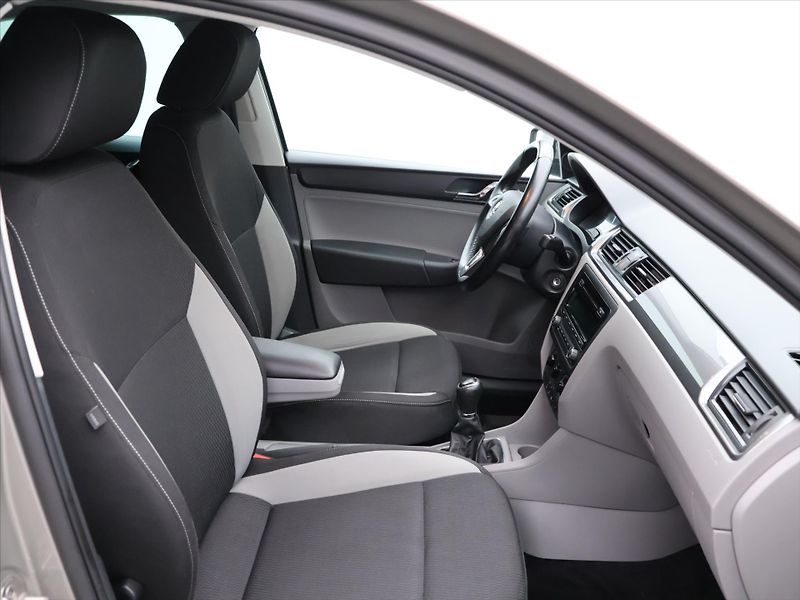 Škoda Rapid 1,2 TSI 63kW Ambition Fresh - fotka 10 z 27