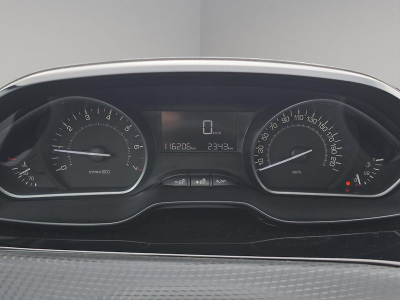 Peugeot 2008 (2018) 1.2i 61kW, Aut. klima, ČR, Taž - fotka 17 z 24